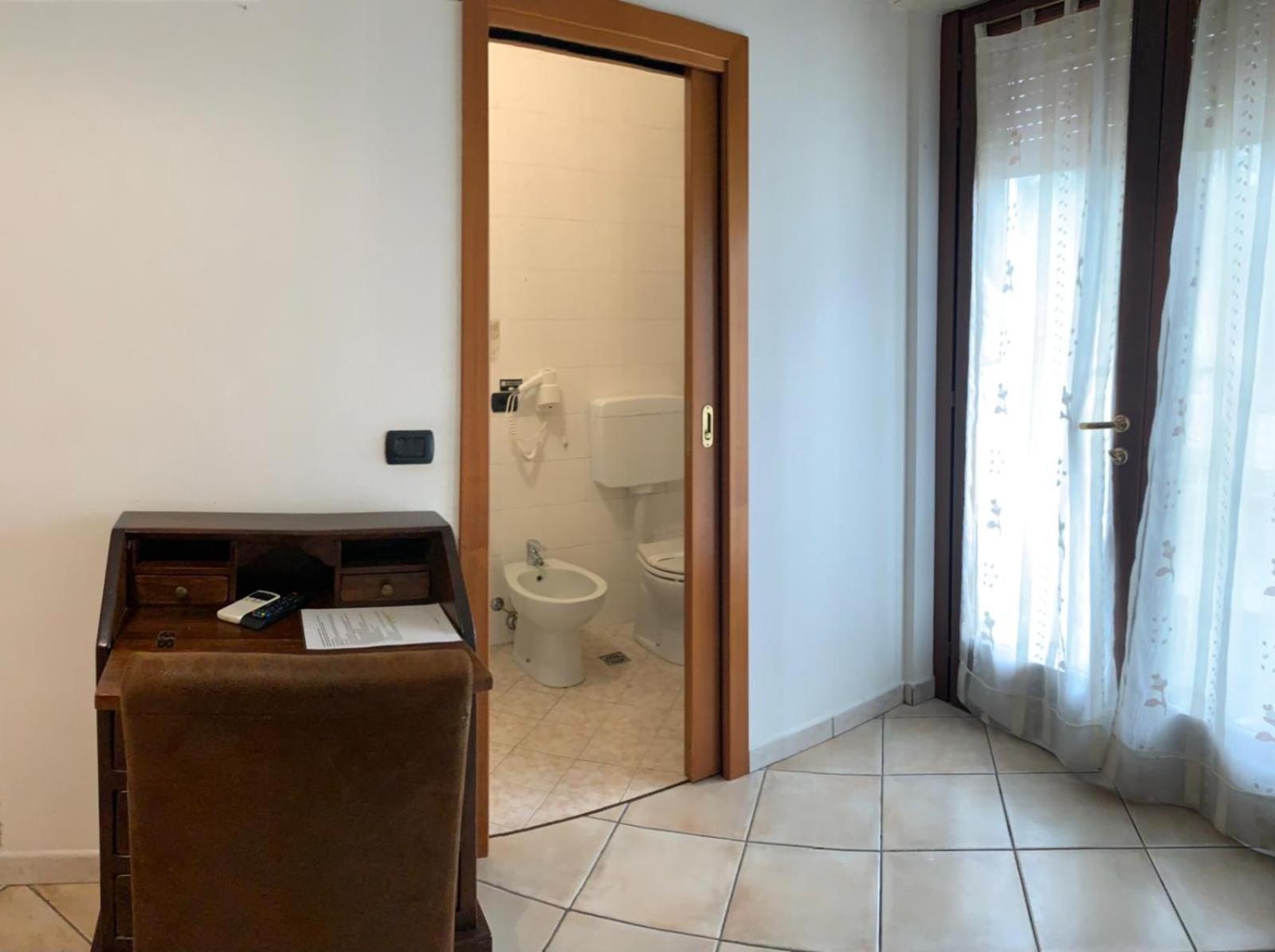 La Terrazza Ξενοδοχείο Πεσκιέρα ντελ Γκάρντα Εξωτερικό φωτογραφία