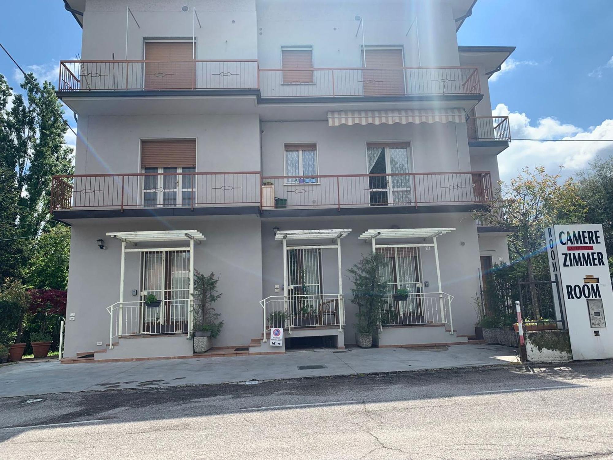 La Terrazza Ξενοδοχείο Πεσκιέρα ντελ Γκάρντα Εξωτερικό φωτογραφία